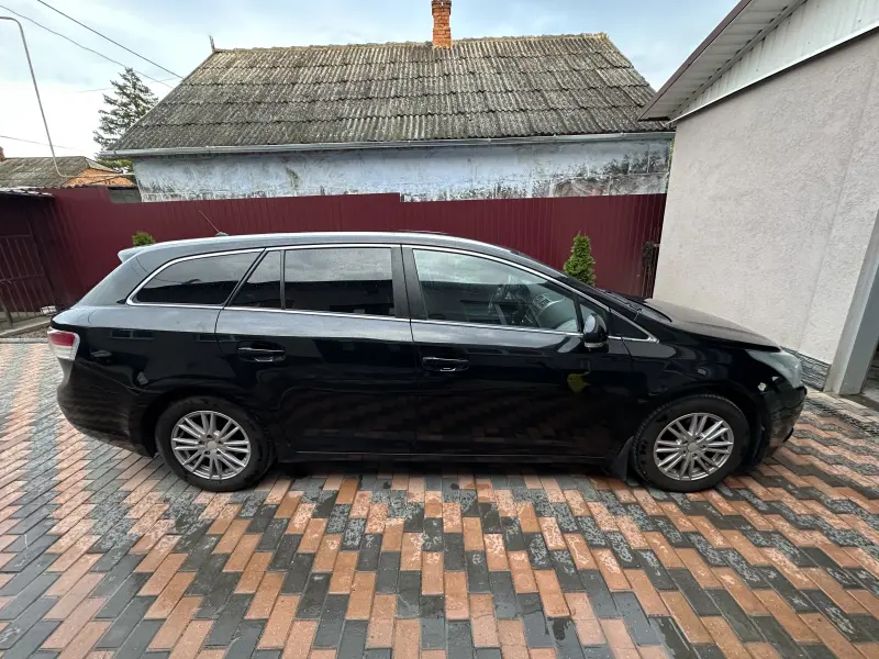 Toyota Avensis, 2010
