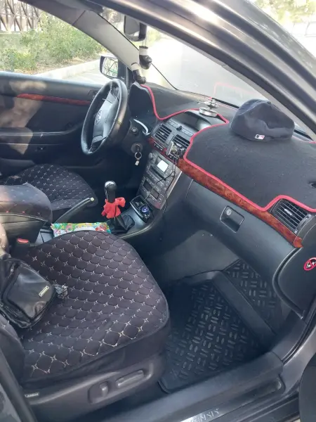 Toyota Avensis, 2004