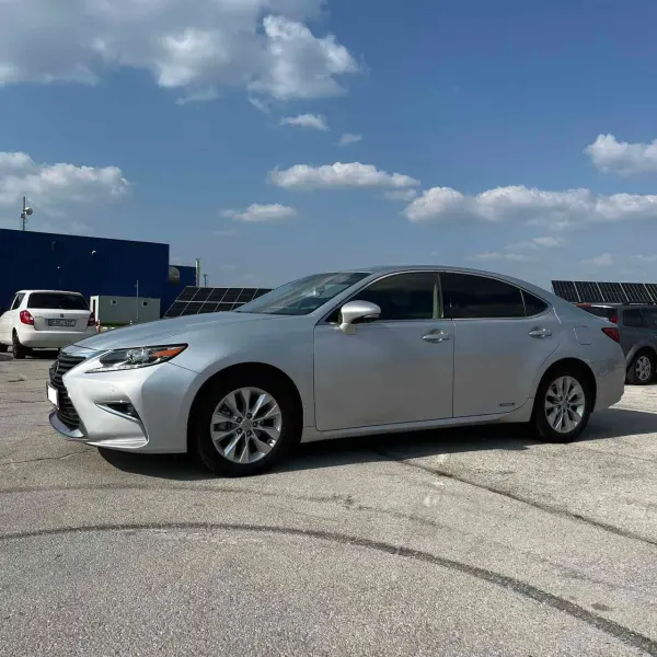 Lexus ES, 2012