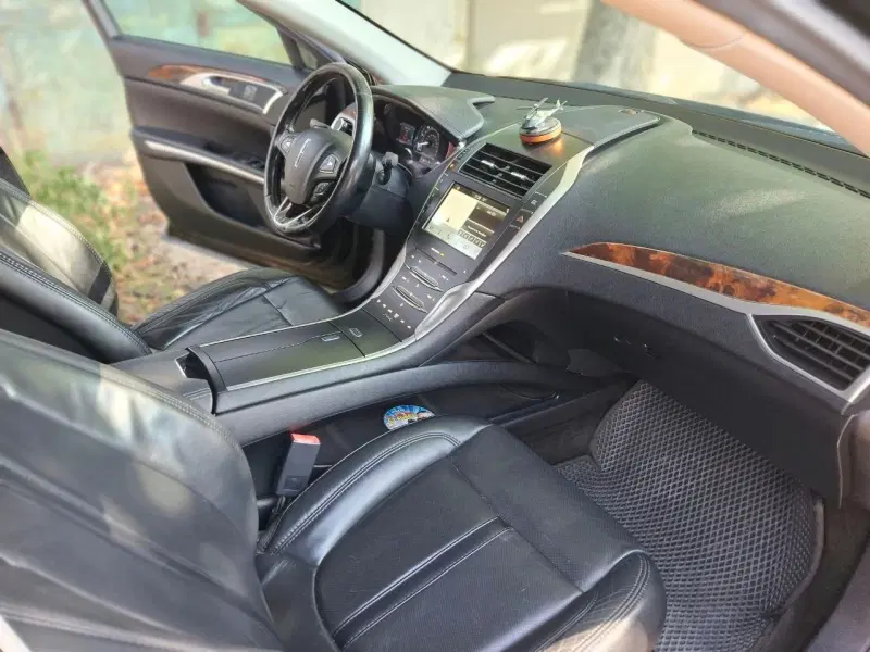 Lincoln MKZ, 2016