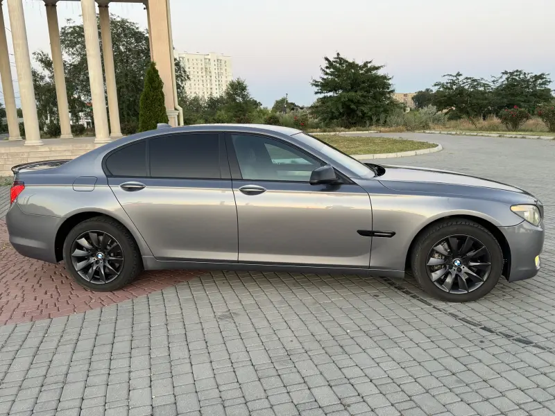 BMW 7 Series, 2010