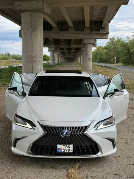 Lexus ES, 2022