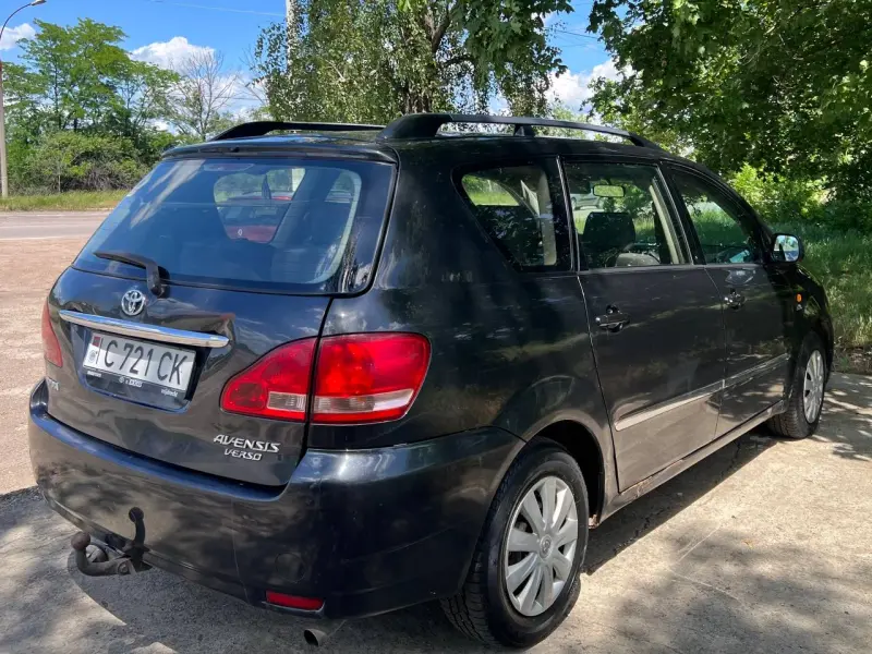 Toyota Avensis Verso, 2003
