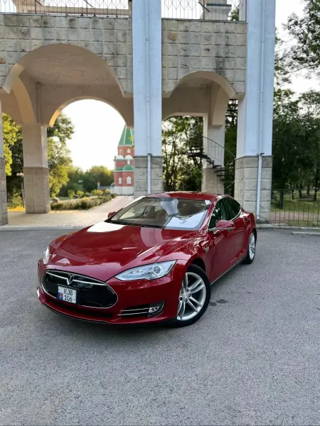 TESLA S, 2014