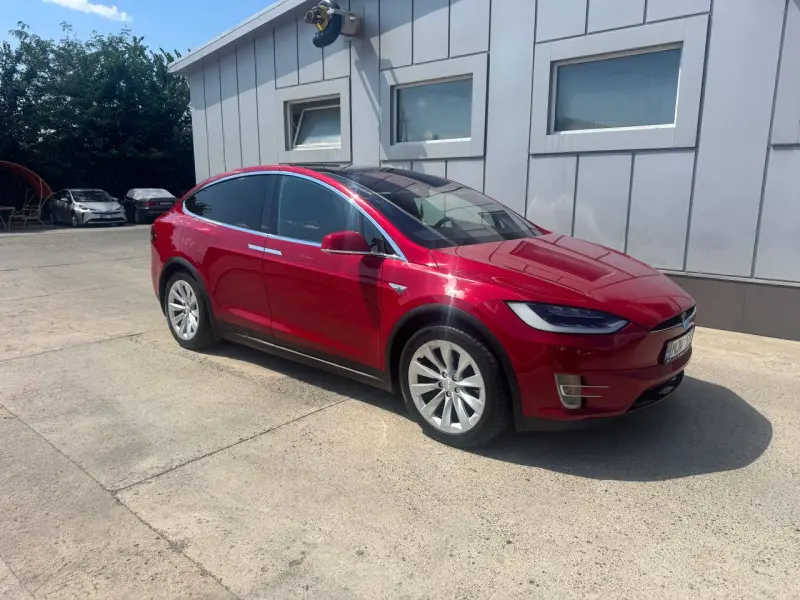 TESLA X, 2017