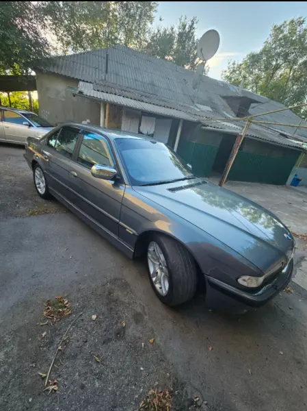 BMW 7 Series, 2000