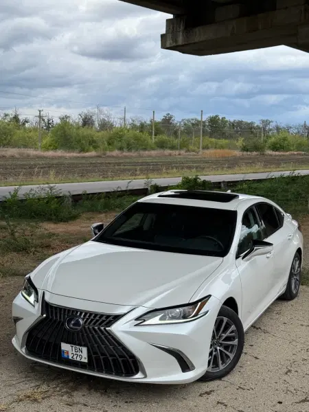 Lexus ES, 2022