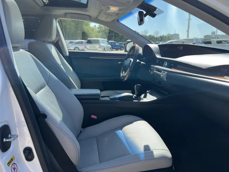 Lexus ES, 2012