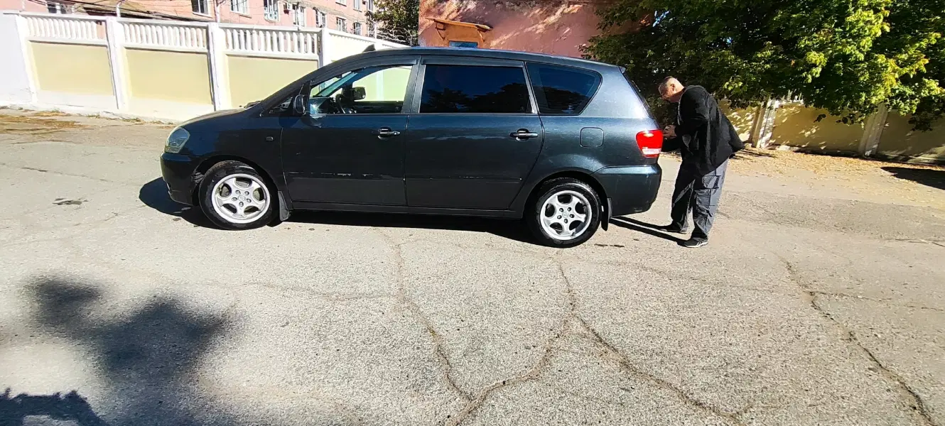 Toyota Avensis Verso, 2003