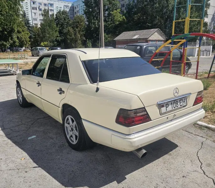 Mercedes-Benz W124, 1994