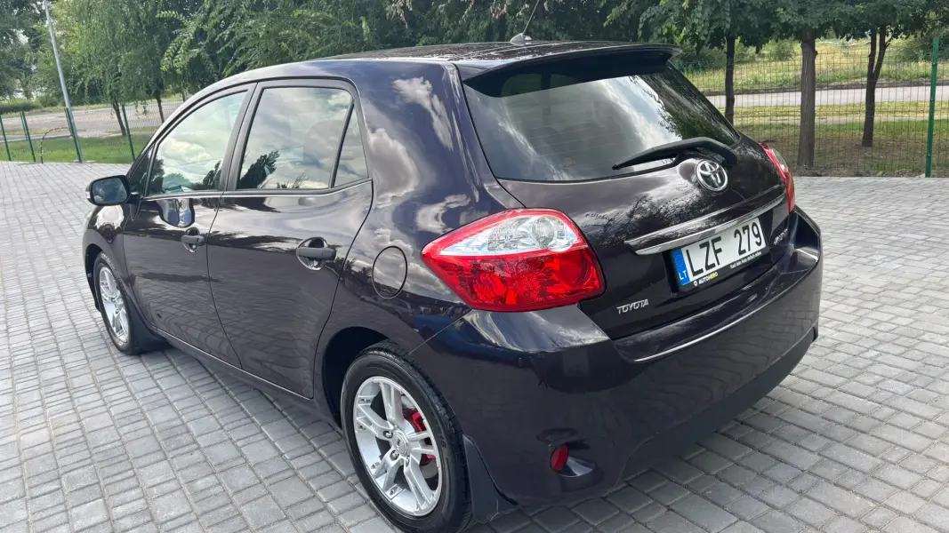 Toyota Auris, 2011