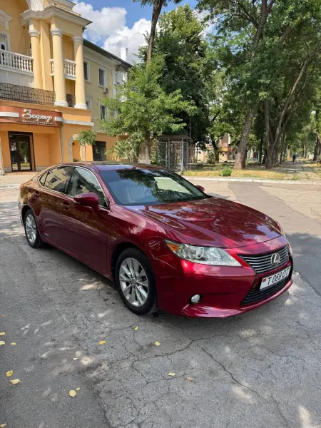 Lexus ES, 2013