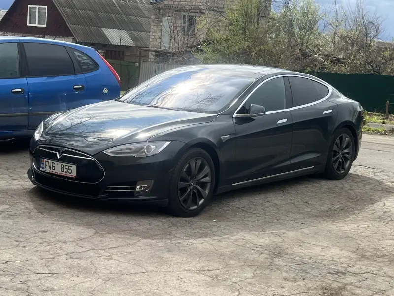 TESLA S, 2015
