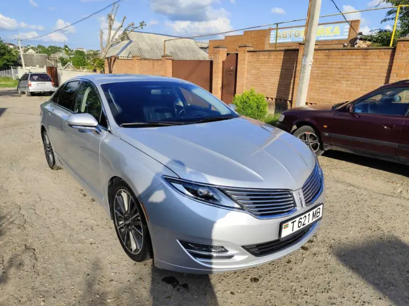 Lincoln MKZ, 2016