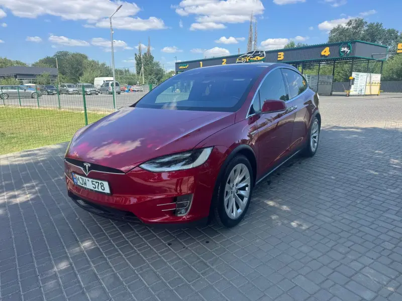 TESLA X, 2017