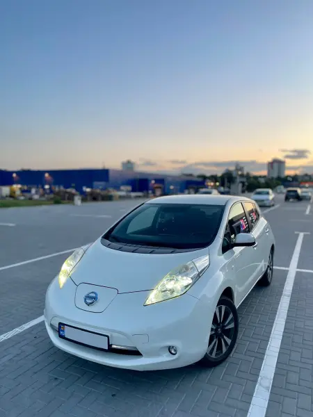 Nissan Leaf, 2012