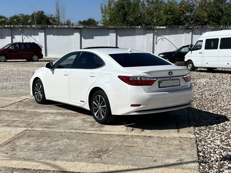 Lexus ES, 2012