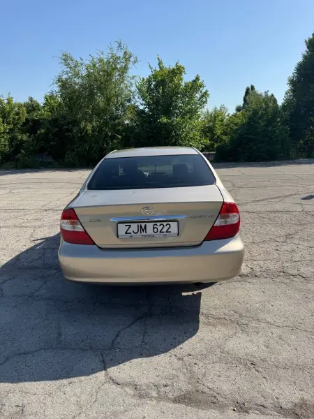 Toyota Camry, 2004