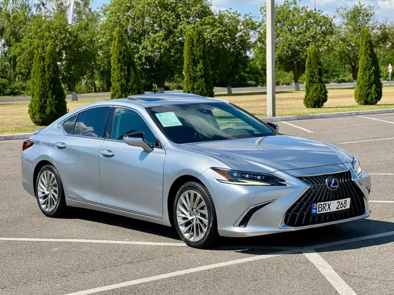 Lexus ES, 2022