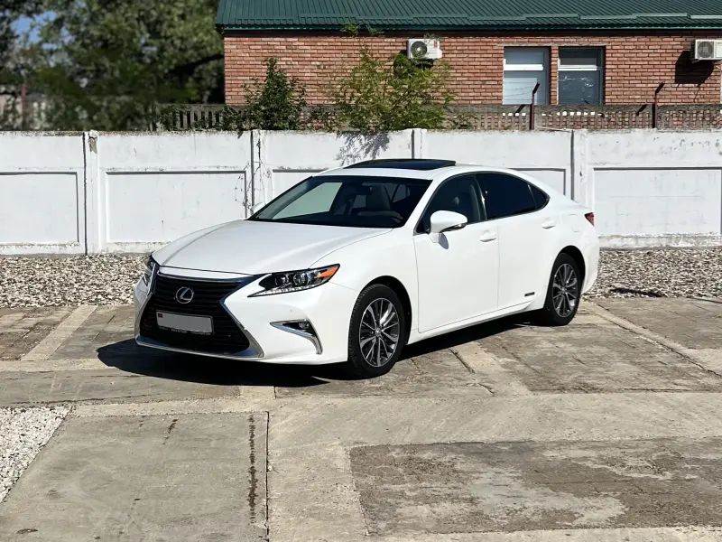 Lexus ES, 2012