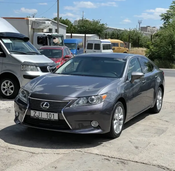 Lexus ES, 2013