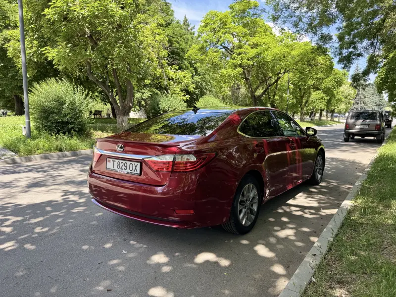 Lexus ES, 2013