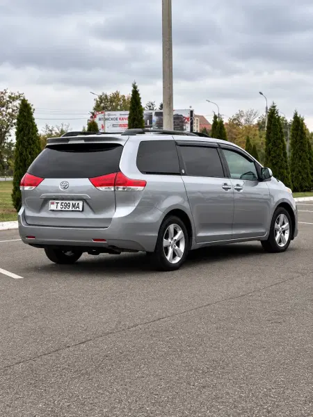 Toyota Sienna, 2013