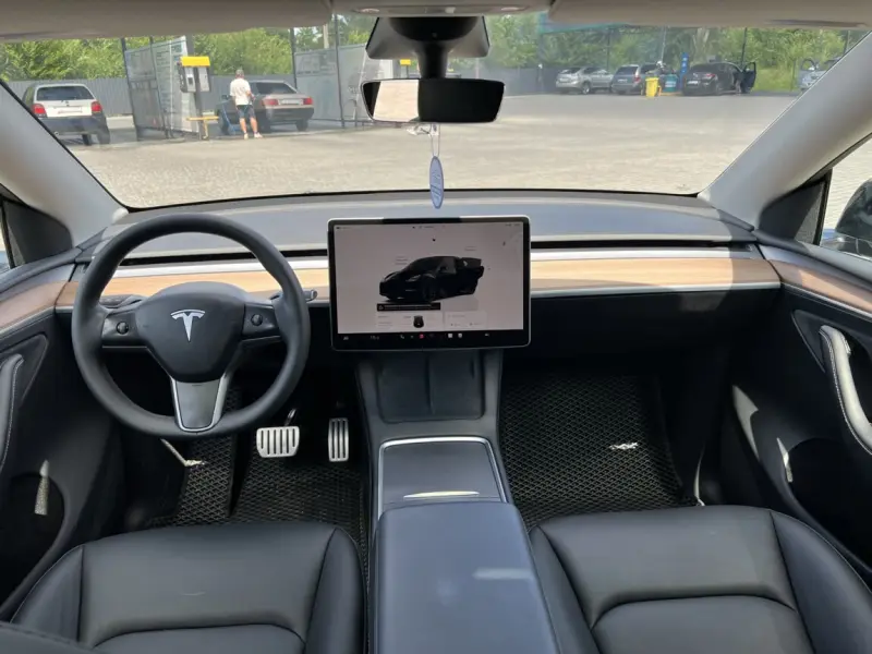 TESLA Y, 2023