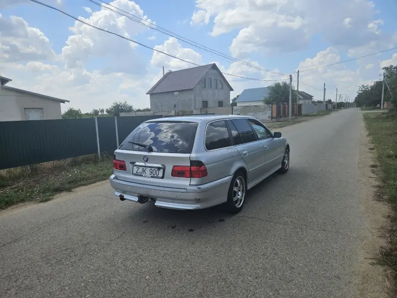 BMW 5 Series, 2001