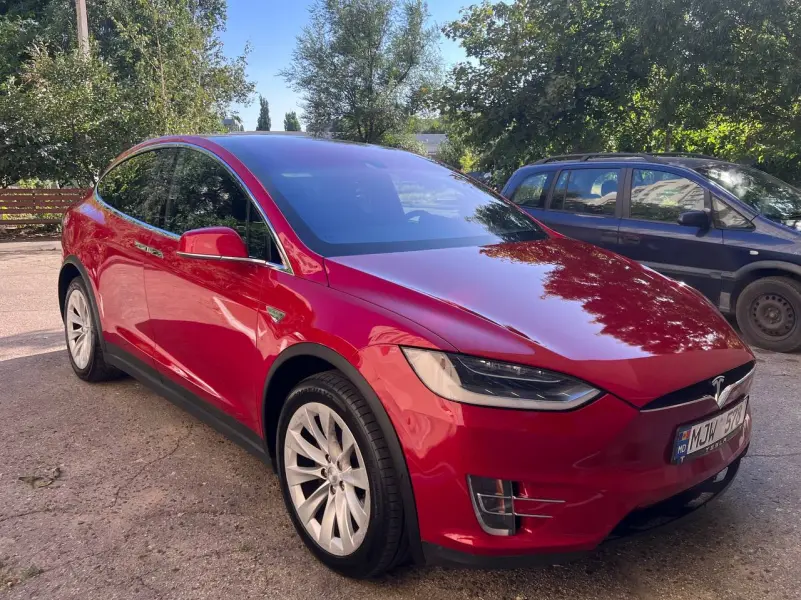 TESLA X, 2017