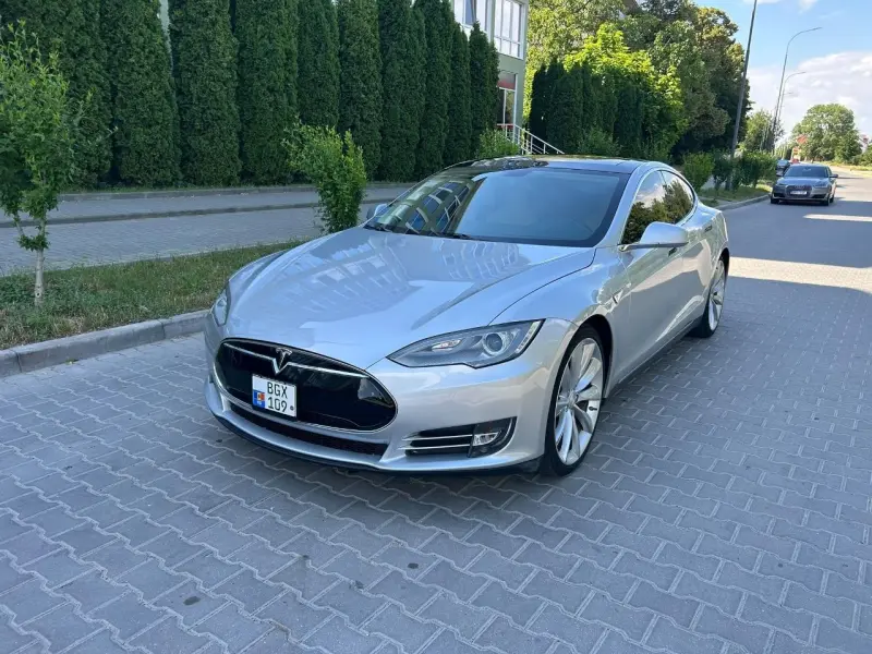 TESLA S, 2014