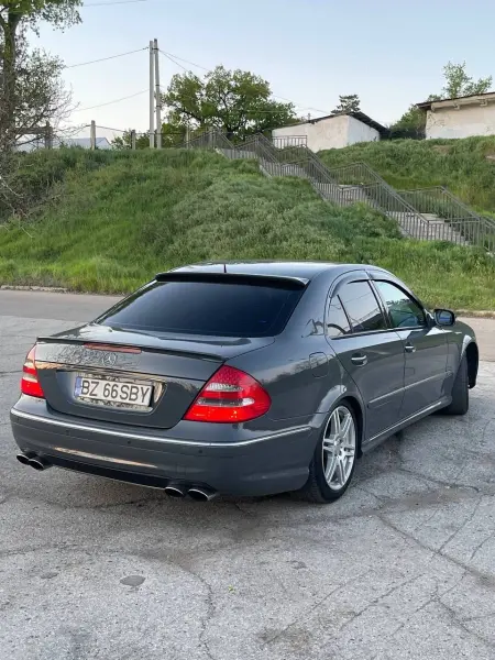 Mercedes-Benz E-Class, 2004