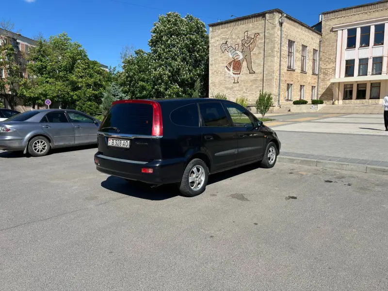 Honda Stream, 2001