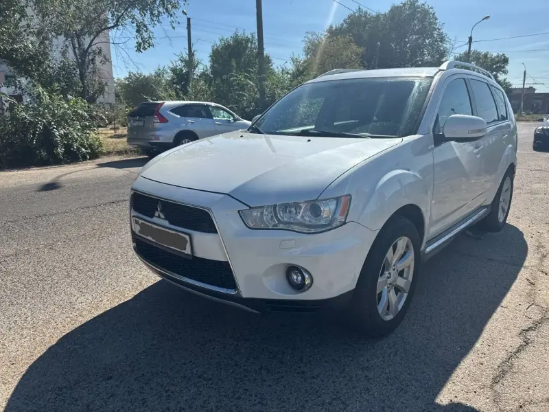 Mitsubishi Outlander, 2011