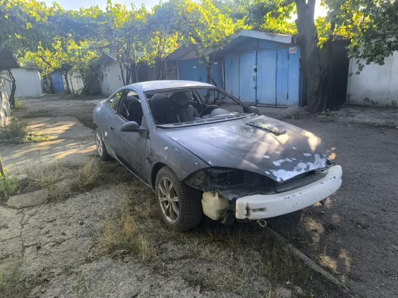 Продам кузовные запчасти