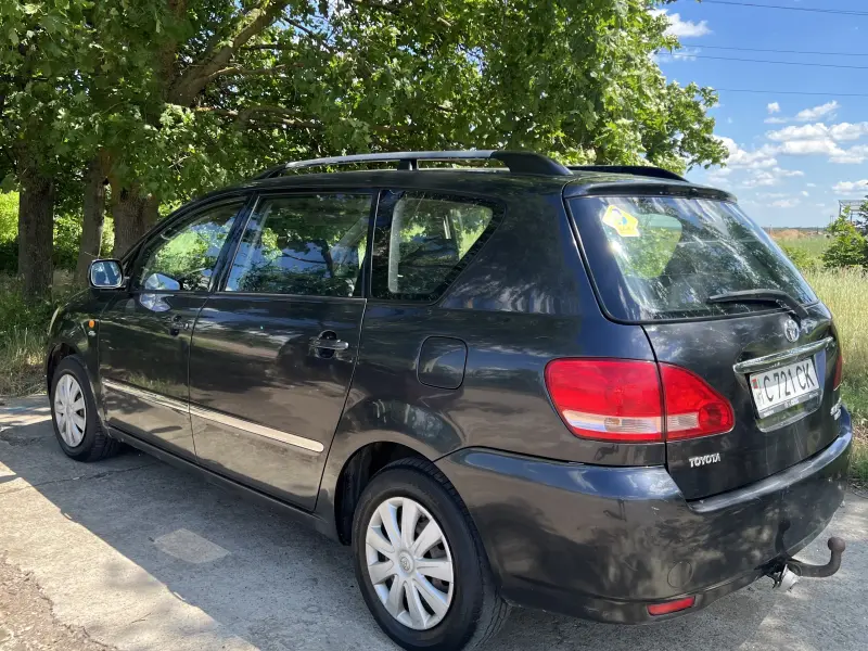 Toyota Avensis Verso, 2003