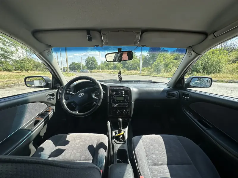 Toyota Avensis, 2000