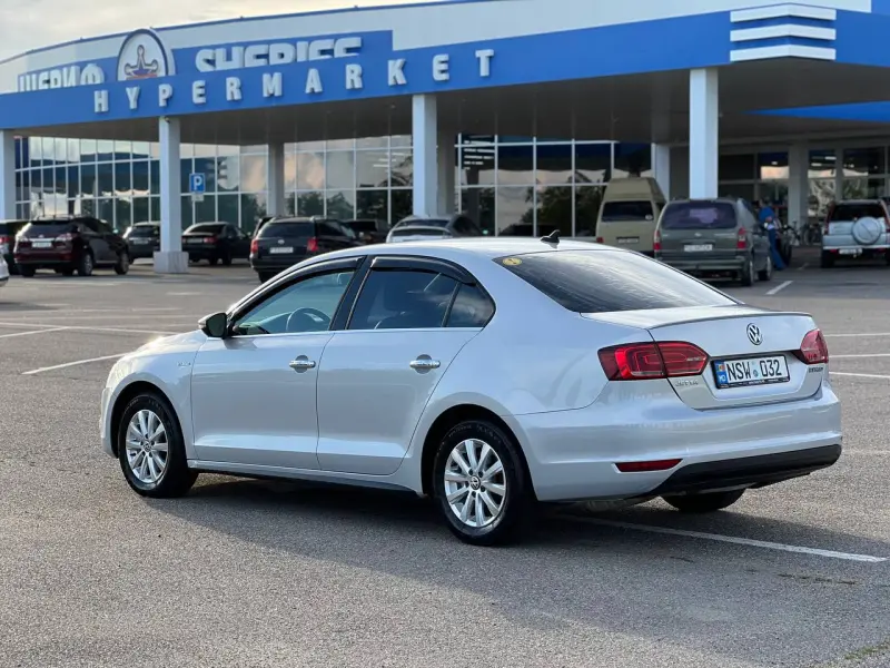Volkswagen Jetta, 2013