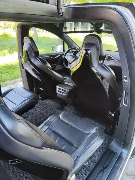 TESLA X, 2017