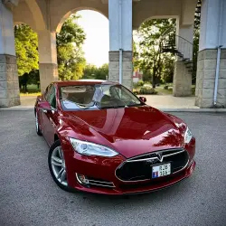 TESLA S, 2014