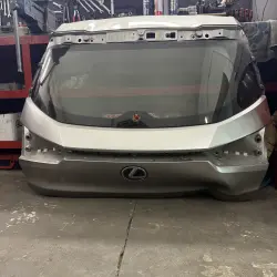 Заднее стекло Lexus UX