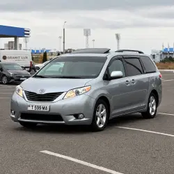 Toyota Sienna, 2013