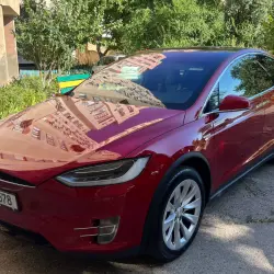 TESLA X, 2017