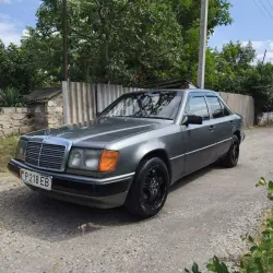 Mercedes-Benz W124, 1990