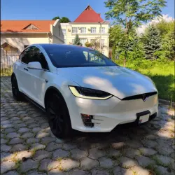 TESLA X, 2017