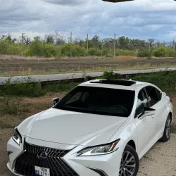 Lexus ES, 2022