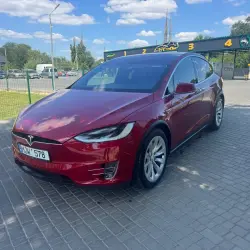 TESLA X, 2017